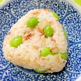 枝豆とわさびおかかのおにぎり